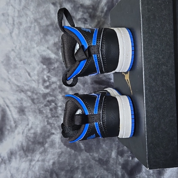 Jordan 1's - Picture 3 of 5